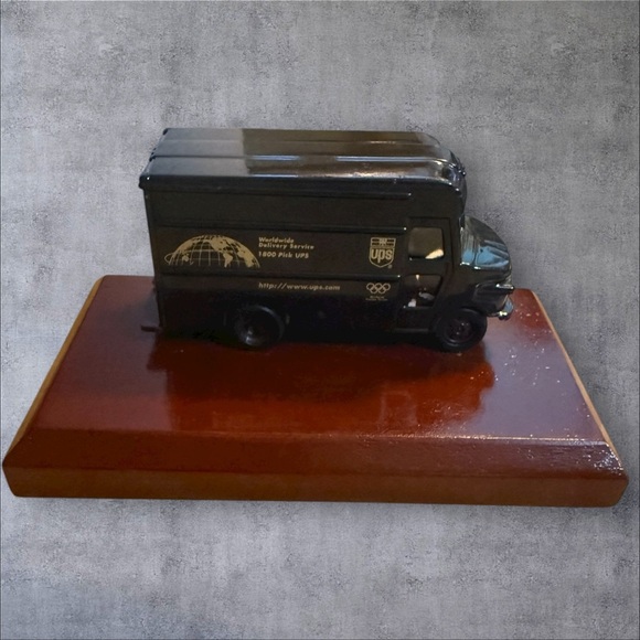 UPS United Parcel Service 1997 90th Anniversary Award, Model Delivery Truck - Picture 2 of 6